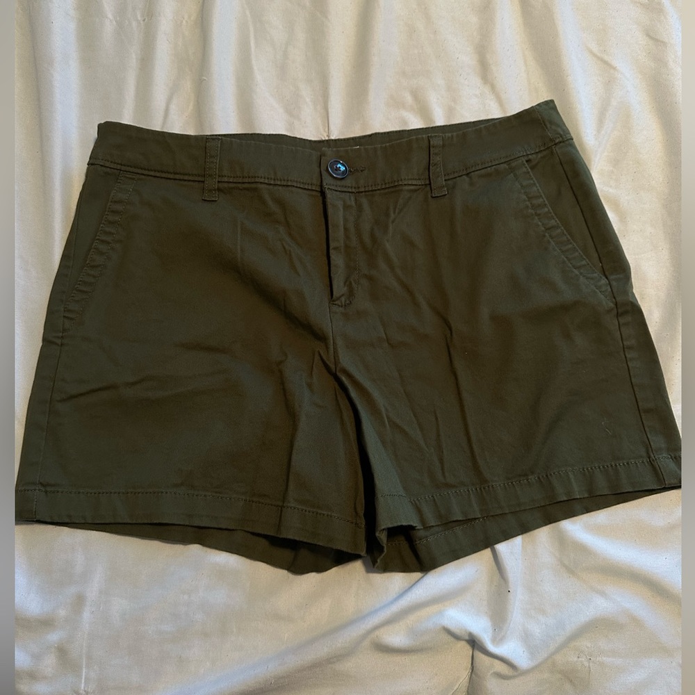 Liz Claiborne khaki green petite chino shorts